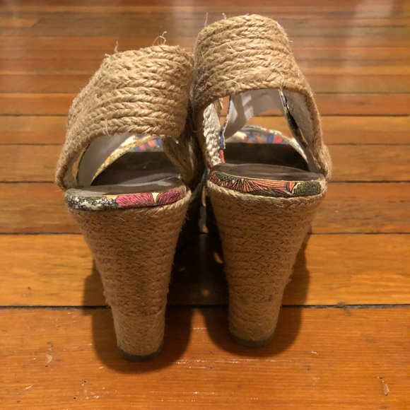 Floral wedges - Picture 4 of 7